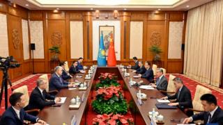 China's top diplomat holds talks with Kazakhstan's FM