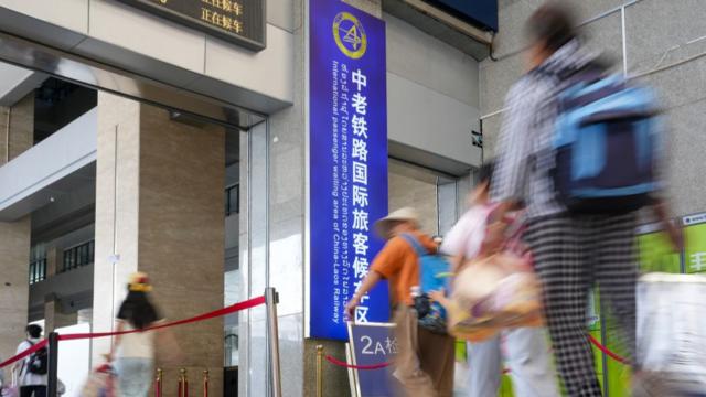 中老铁路助力暑期跨境游升温