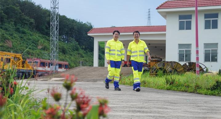 从保家到护路——中老铁路上一对退伍老兵师徒的坚守